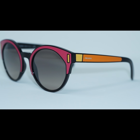 Amazing pair of Prada Sunglasses - Picture 2 of 3